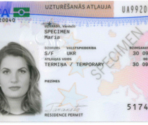 Tłumaczenie przysięgłe karty pobytu z Łotwy na język polski – online